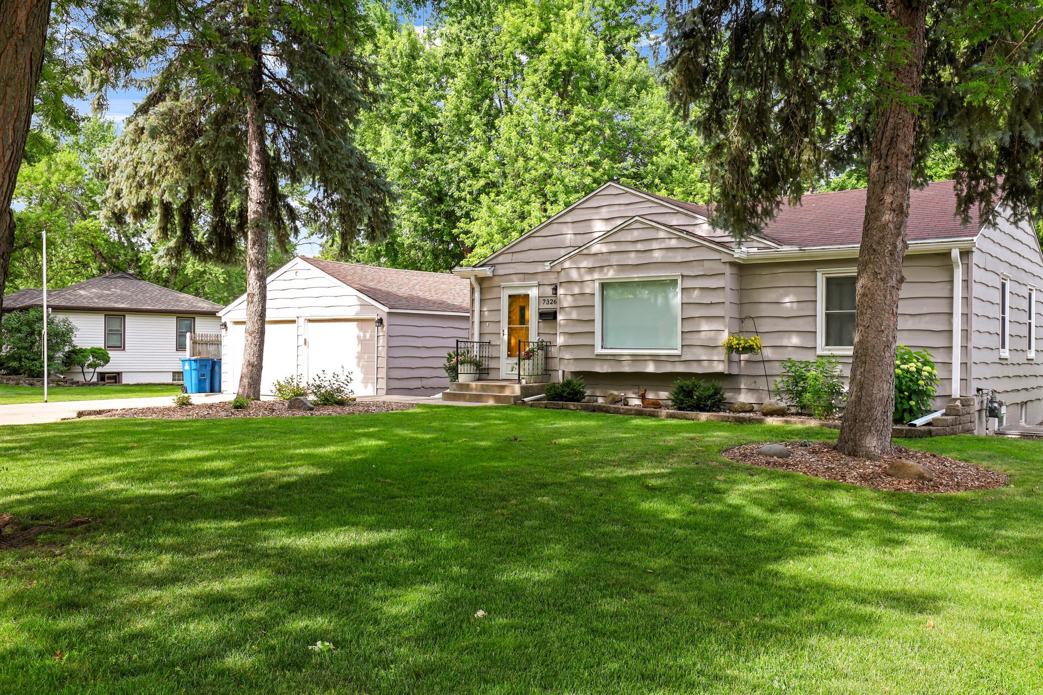 Remodeled Rambler with Open Floorplan, Overlooking Adams Hill Park