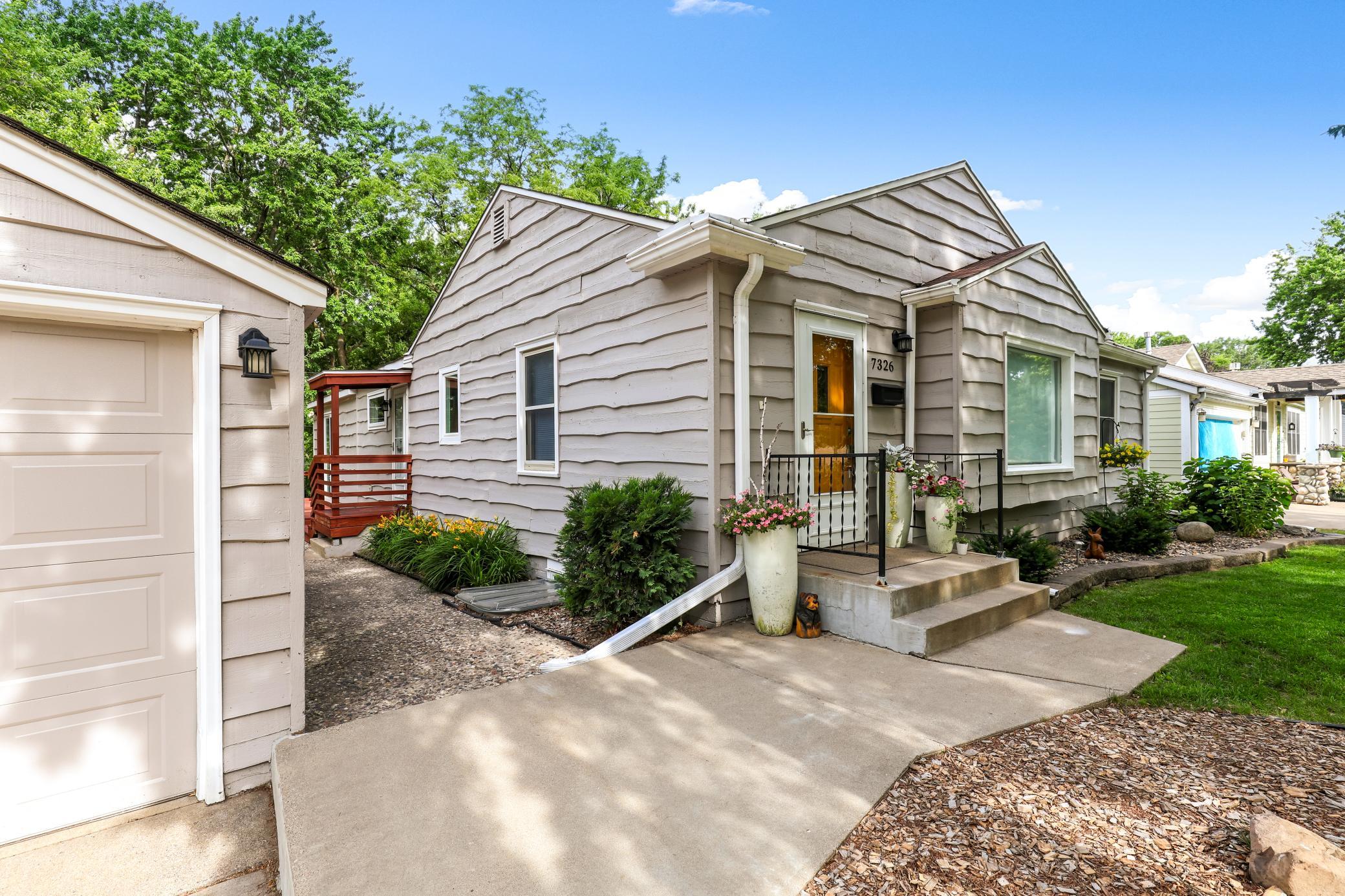 Remodeled Rambler with Open Floorplan, Overlooking Adams Hill Park
