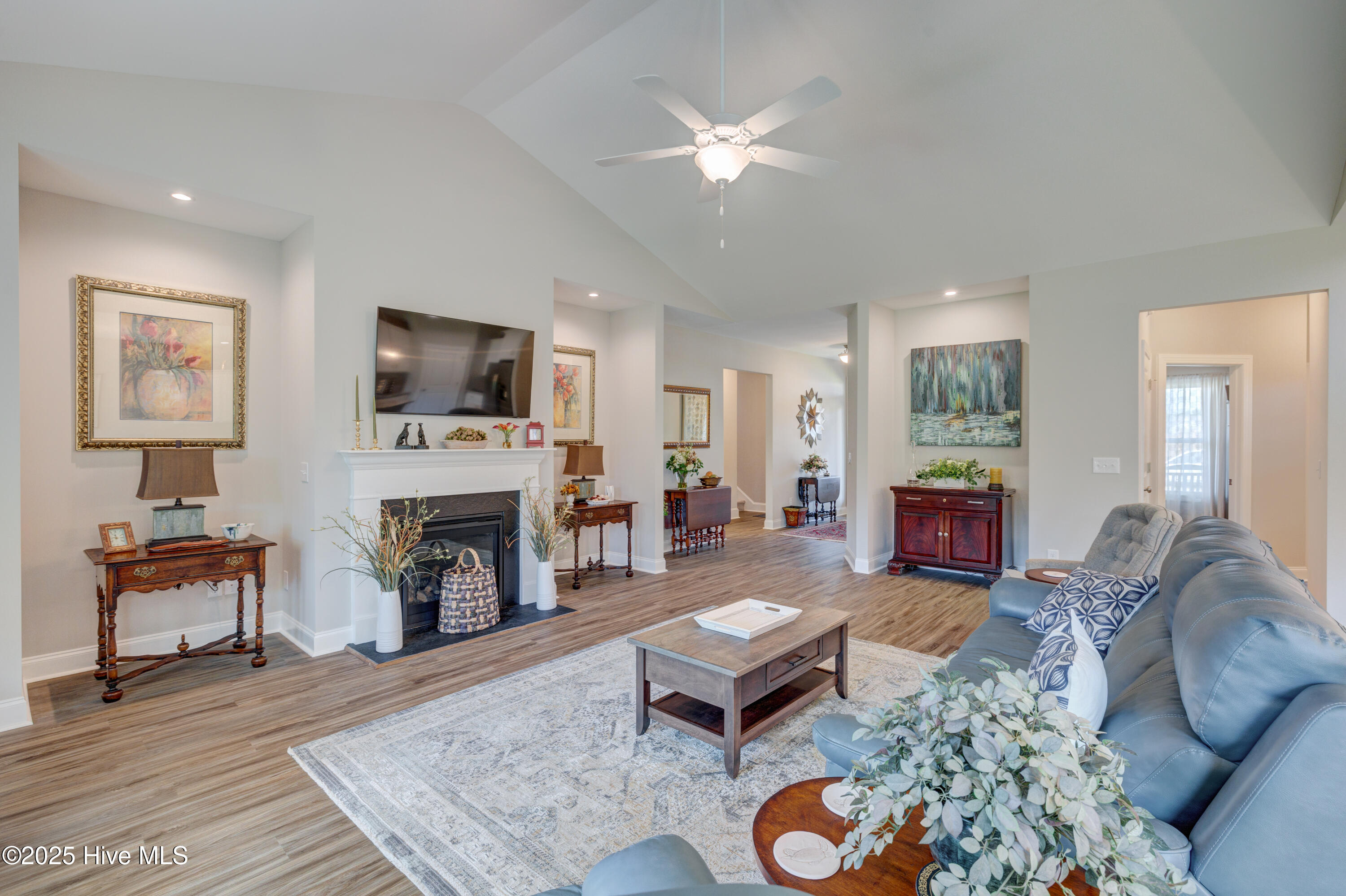 49 W Hennings Way