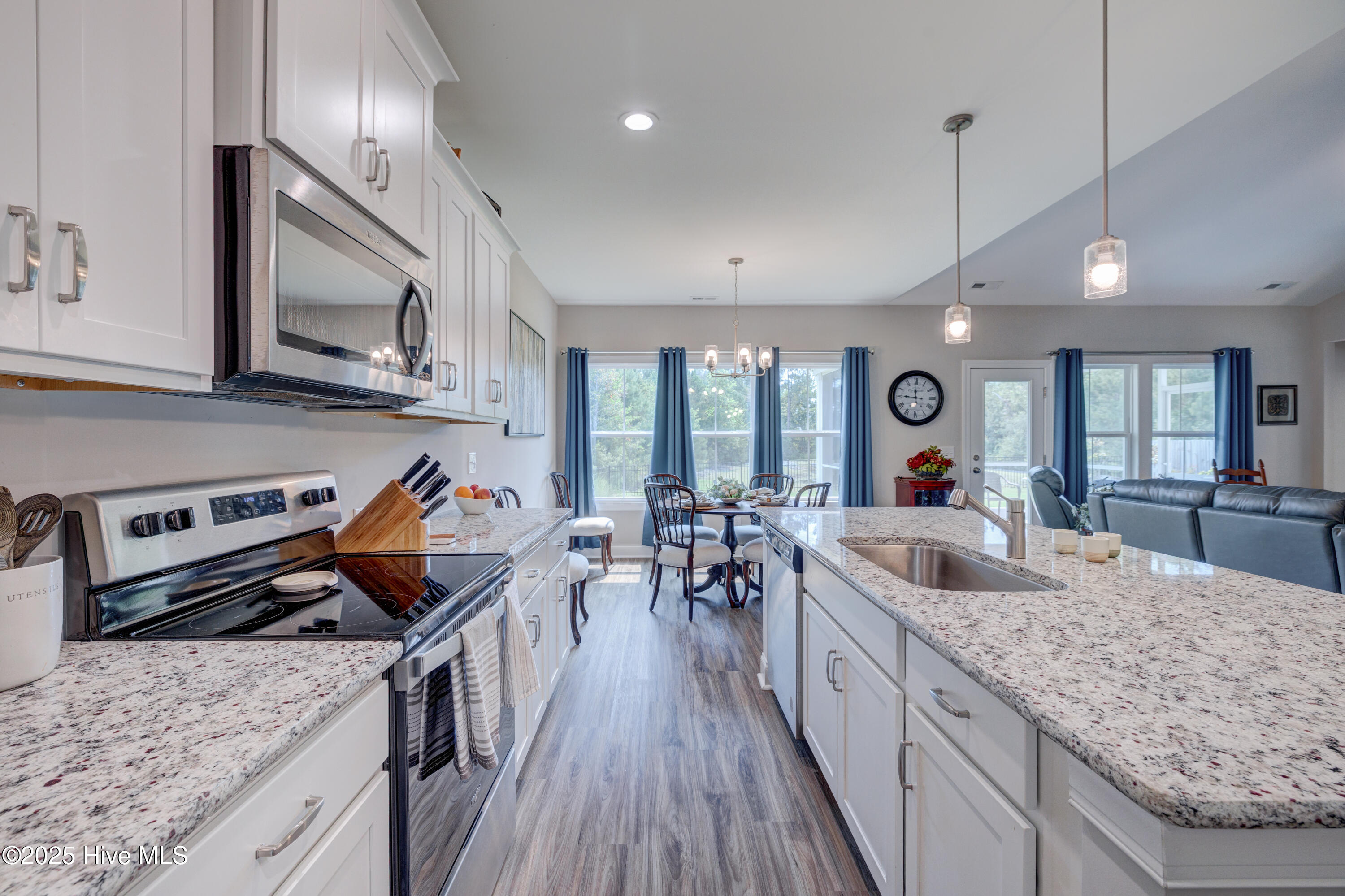 49 W Hennings Way