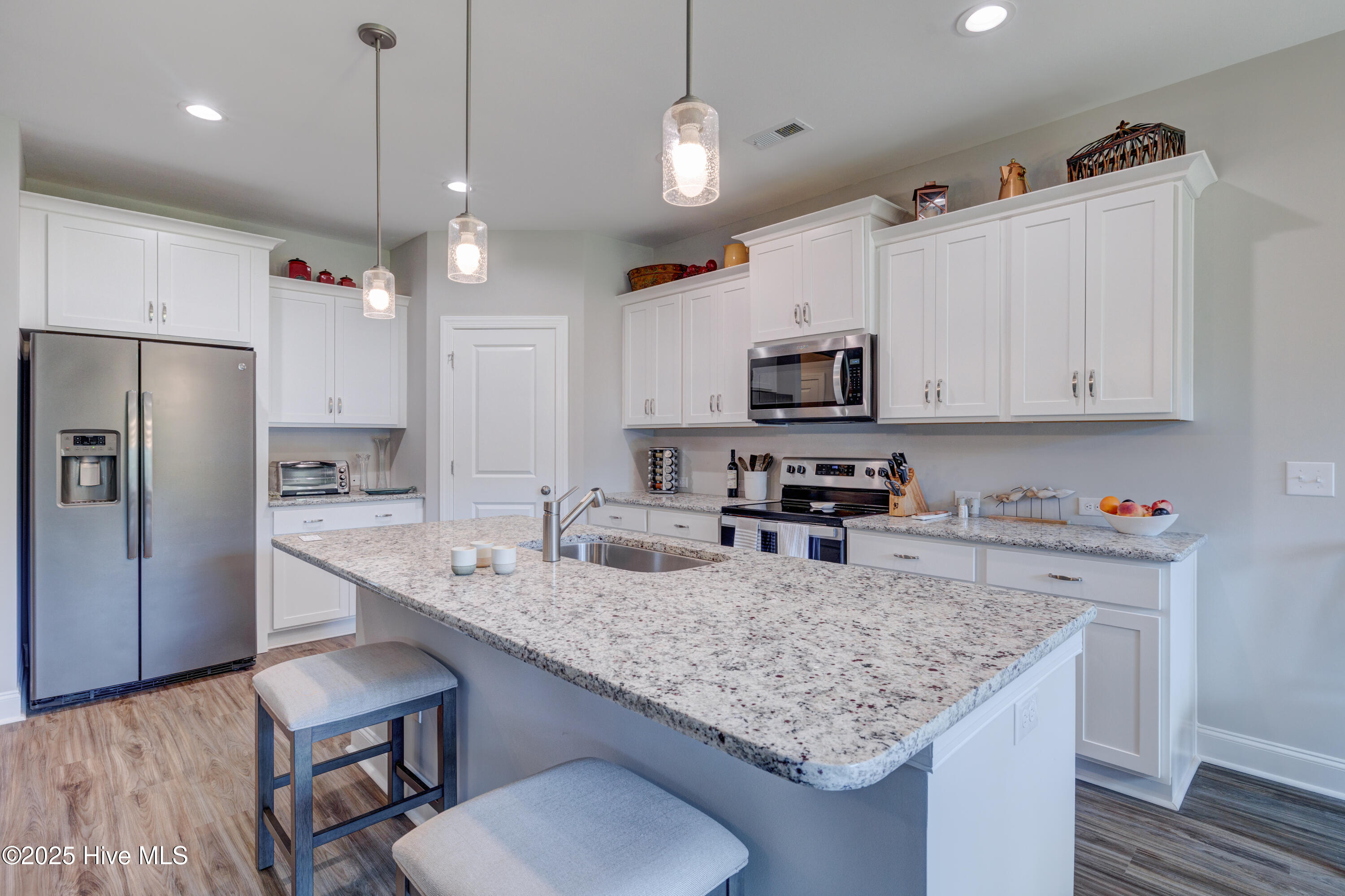 49 W Hennings Way