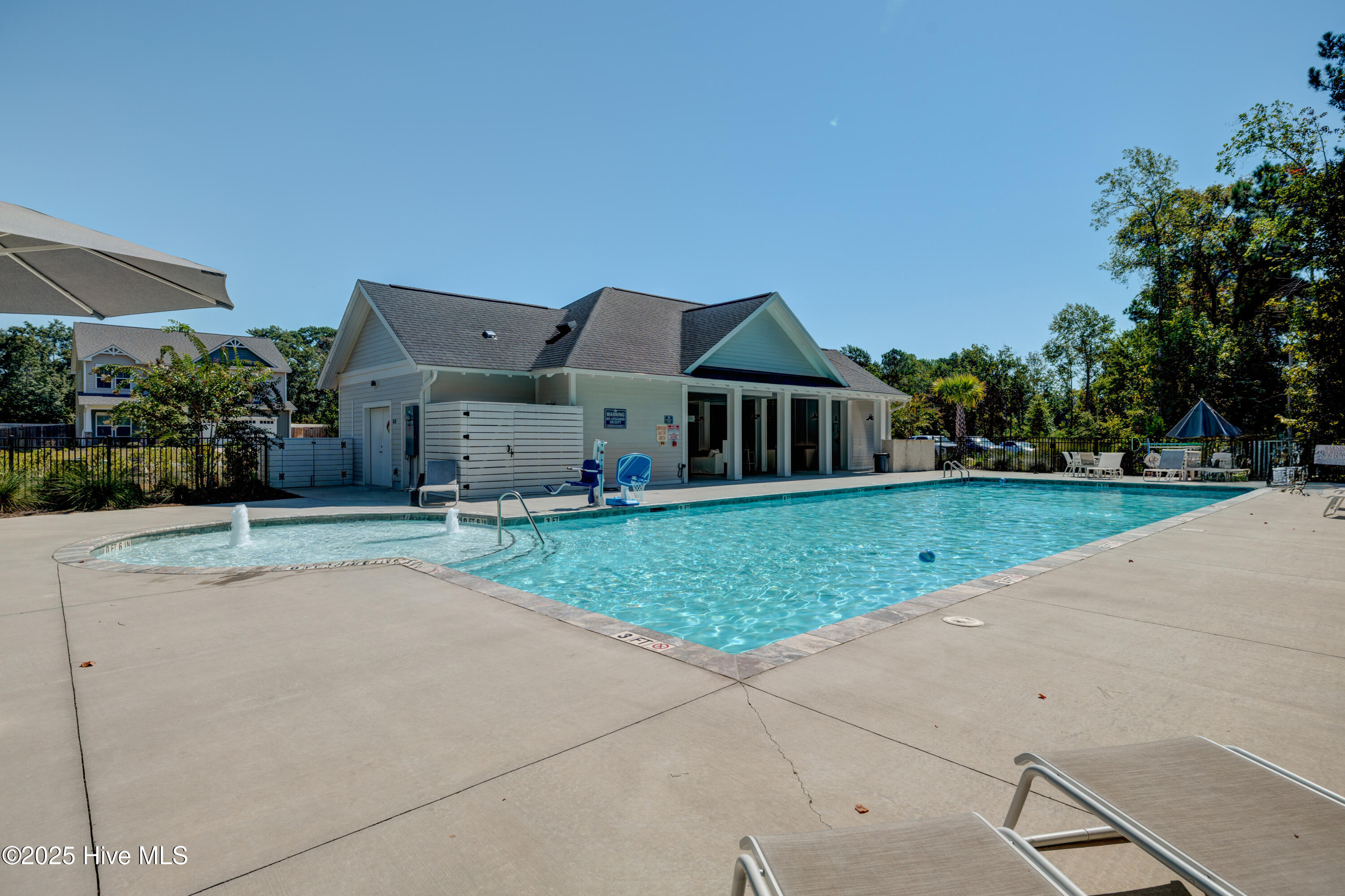 49 W Hennings Way