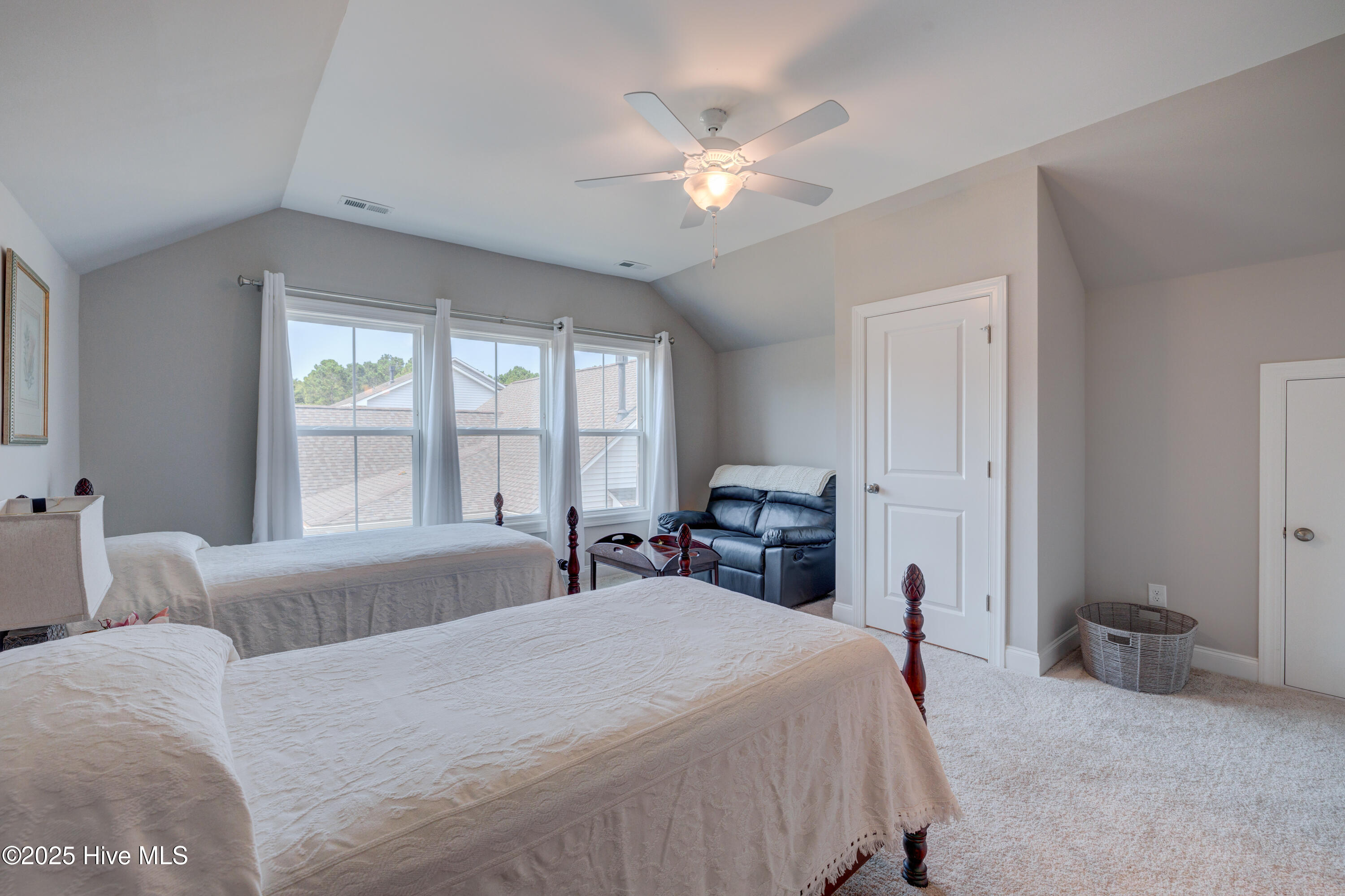 49 W Hennings Way