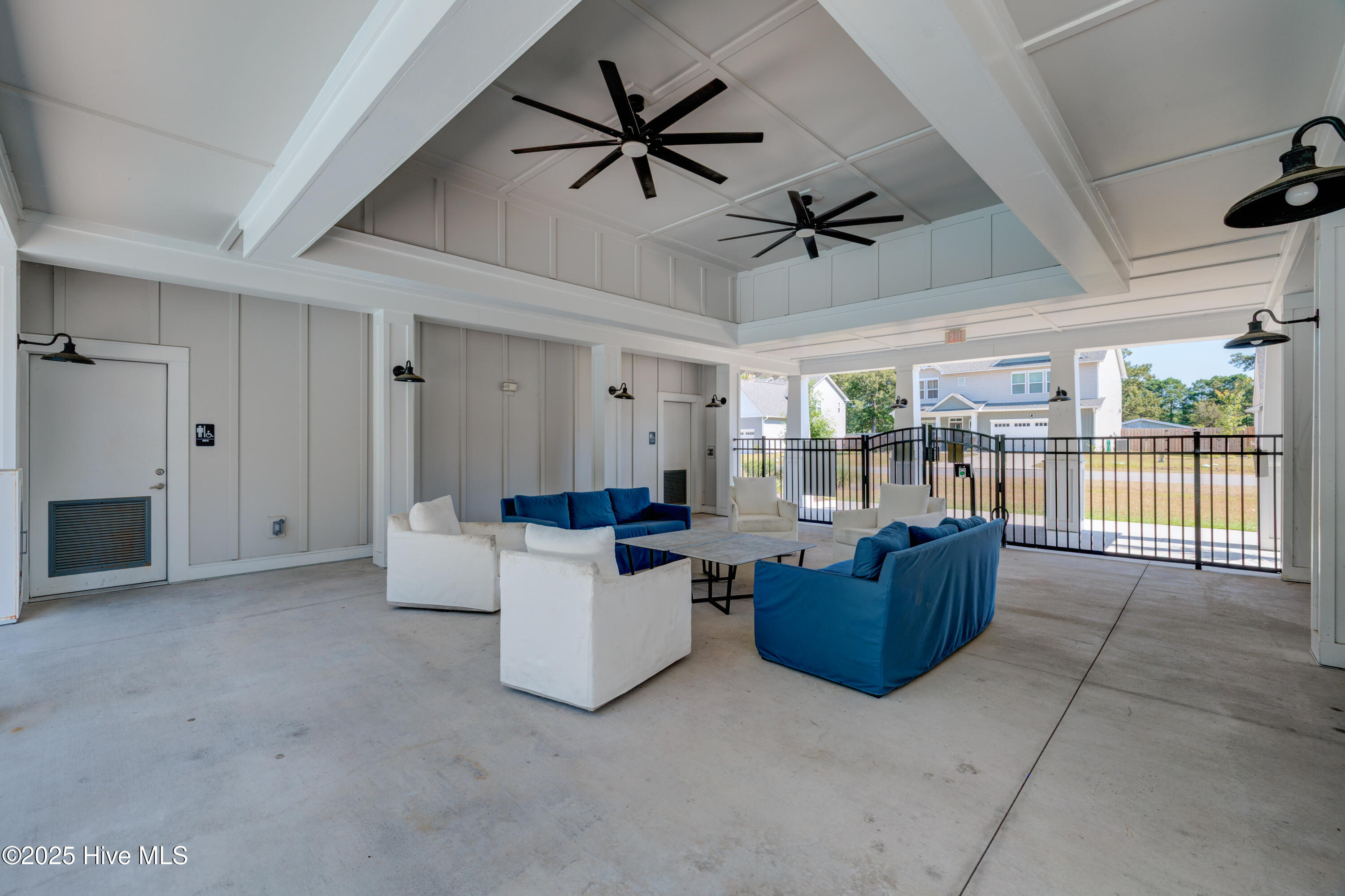 49 W Hennings Way