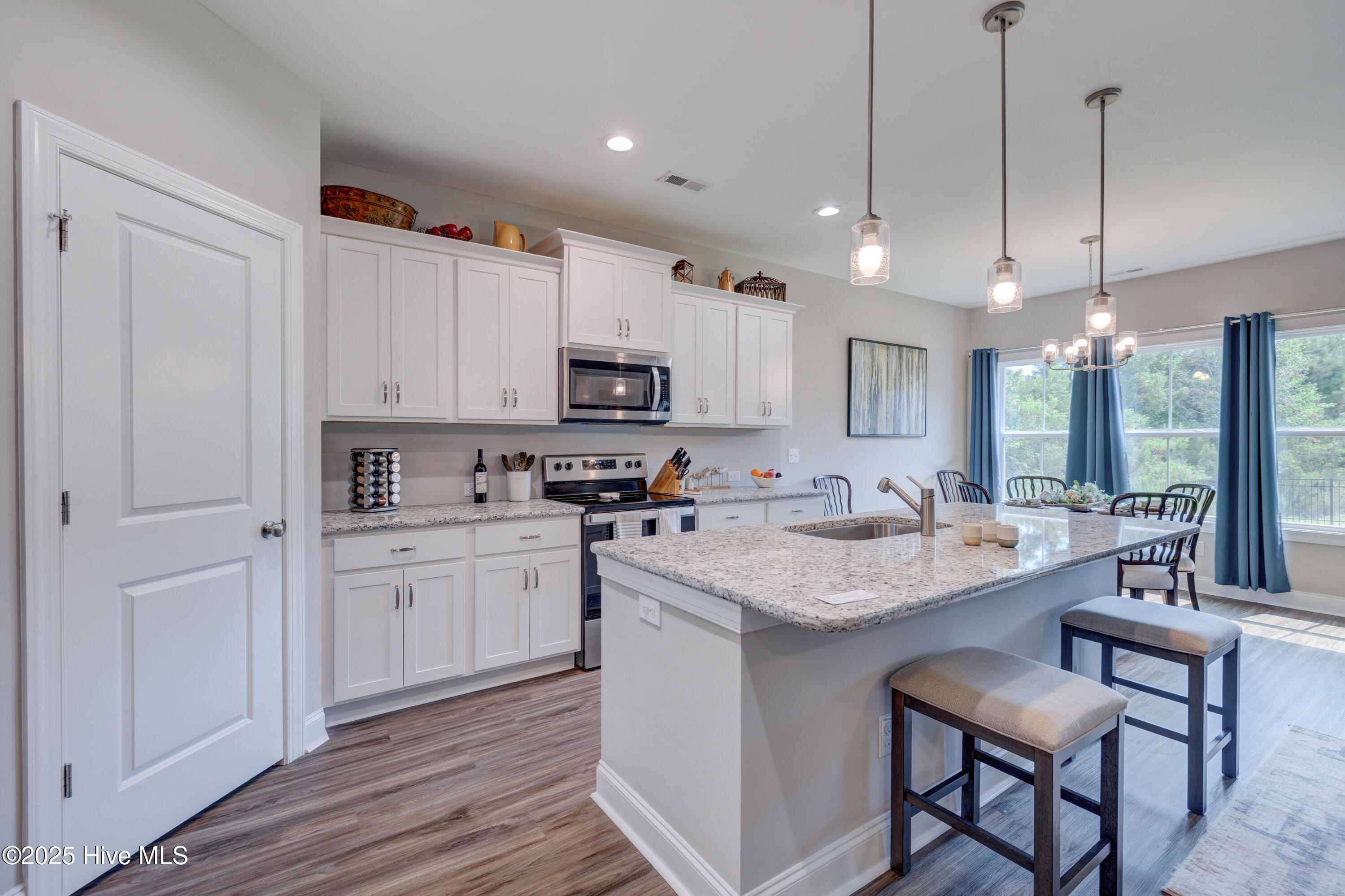 49 W Hennings Way