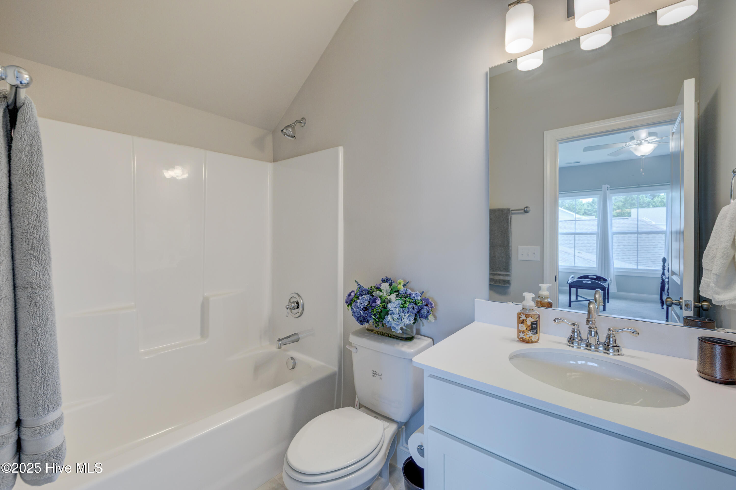 49 W Hennings Way