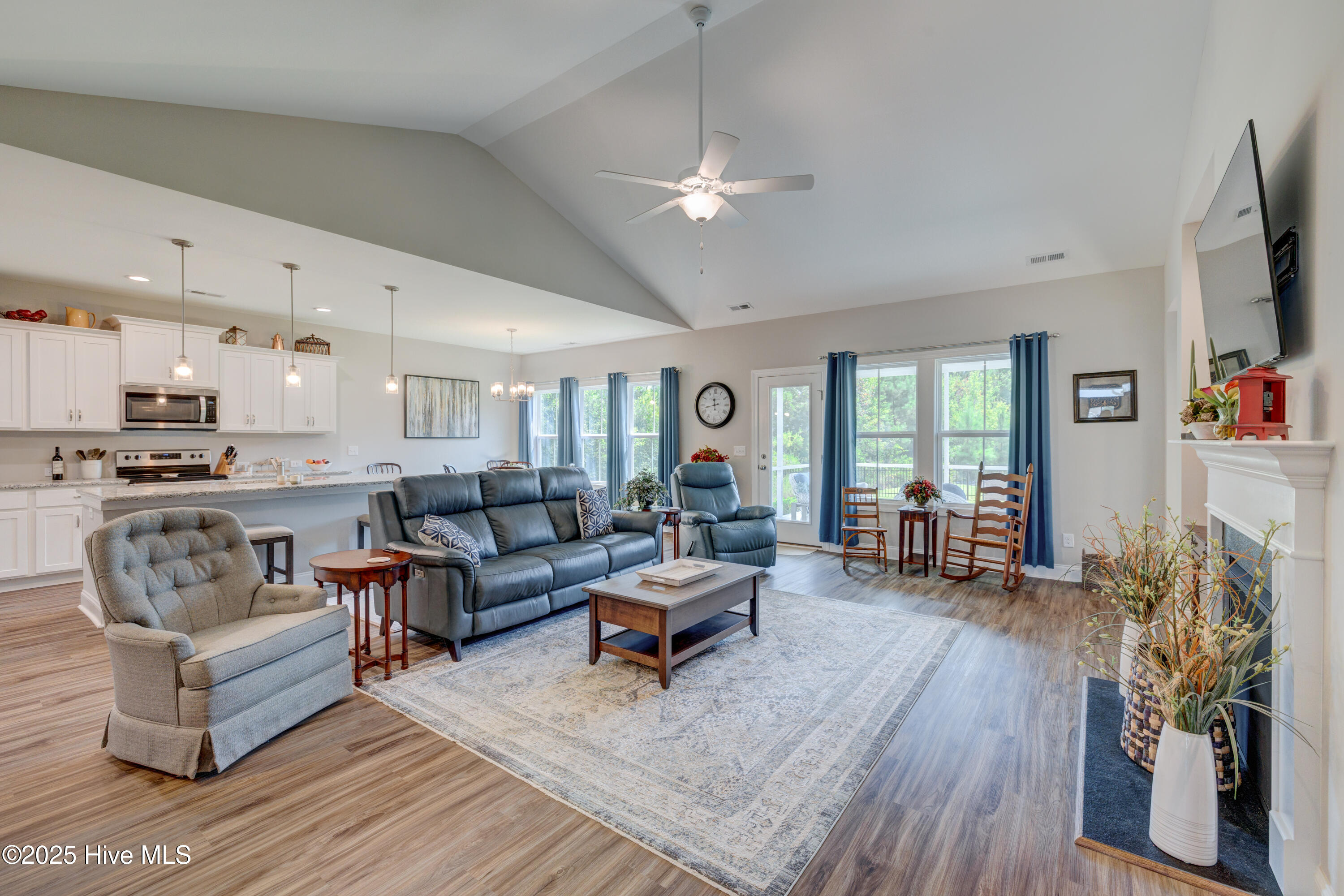 49 W Hennings Way