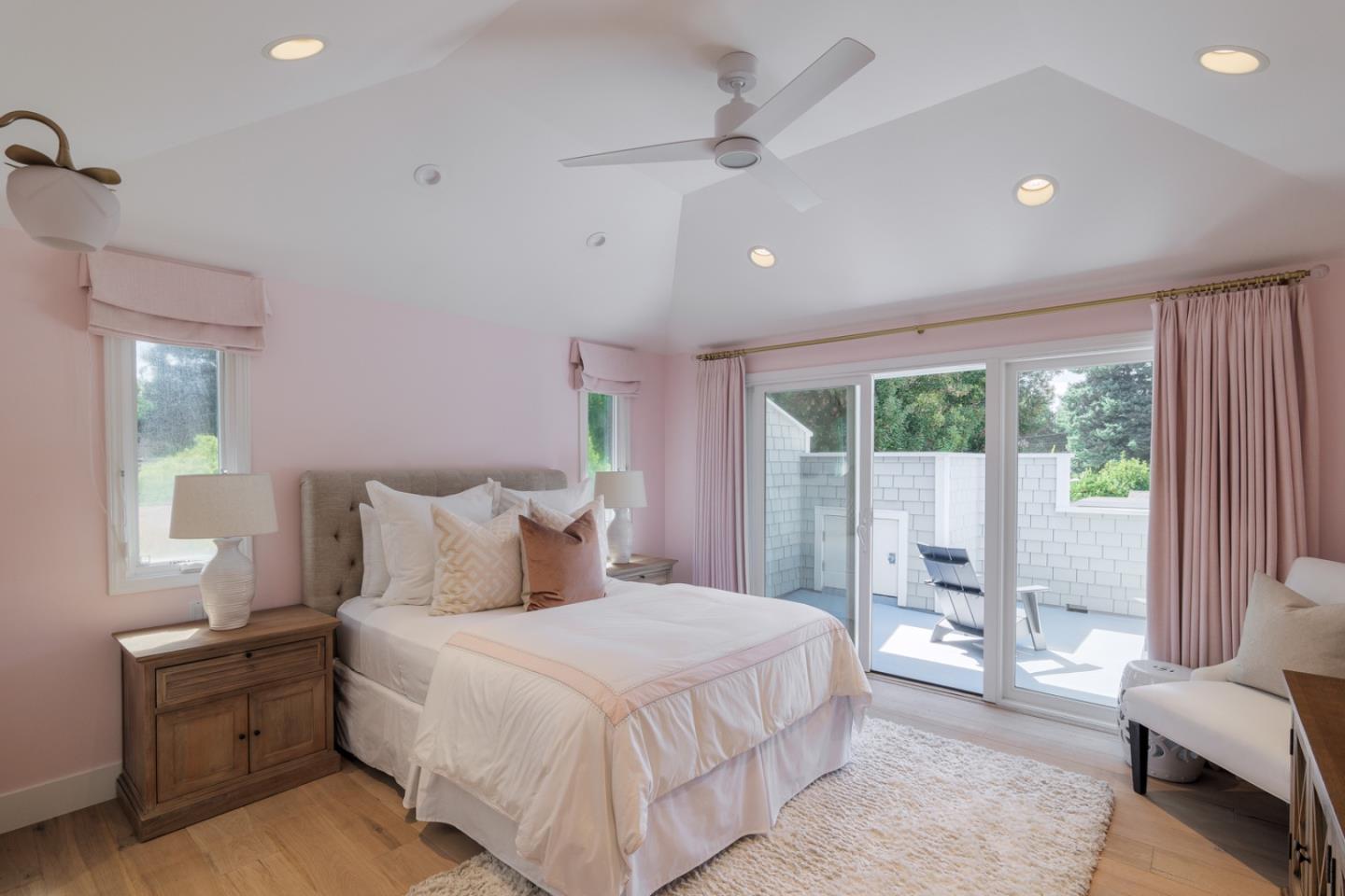 1032 Channing AVE