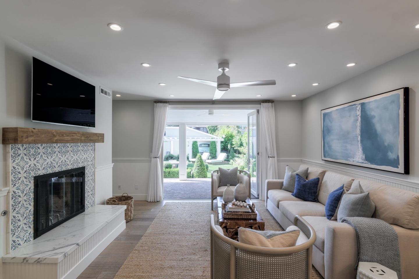1032 Channing AVE