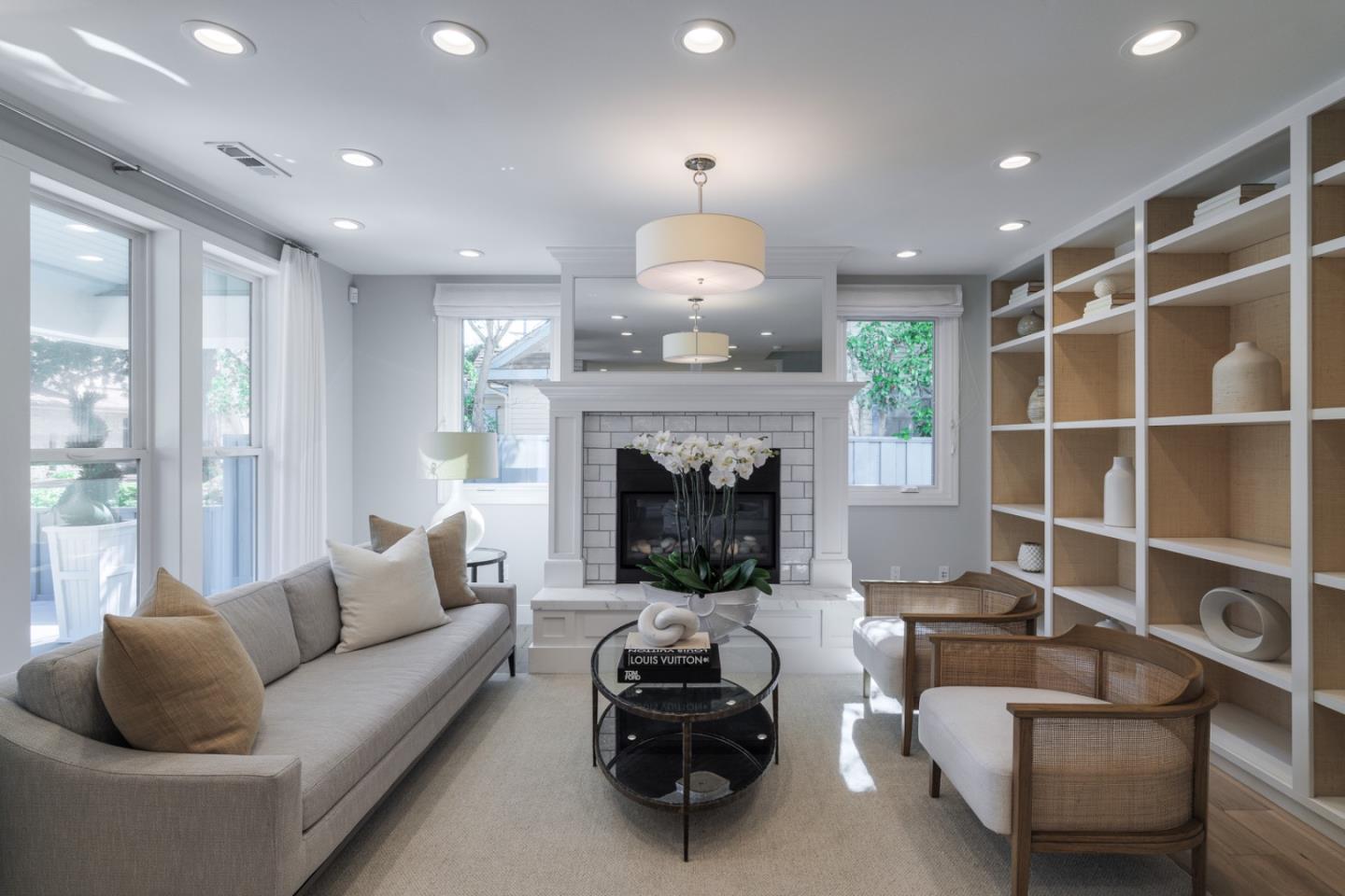 1032 Channing AVE
