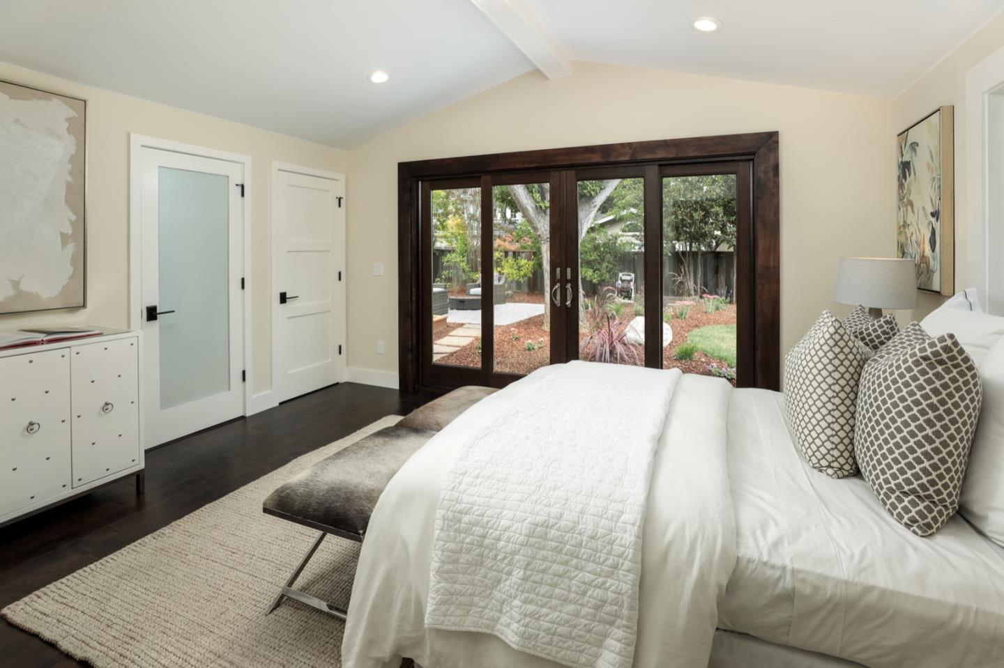 884 Santa Rita AVE