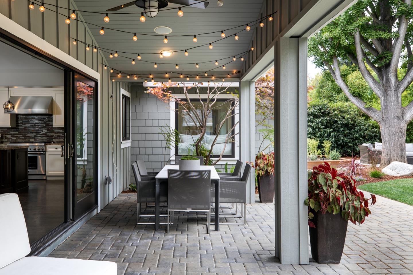 884 Santa Rita AVE
