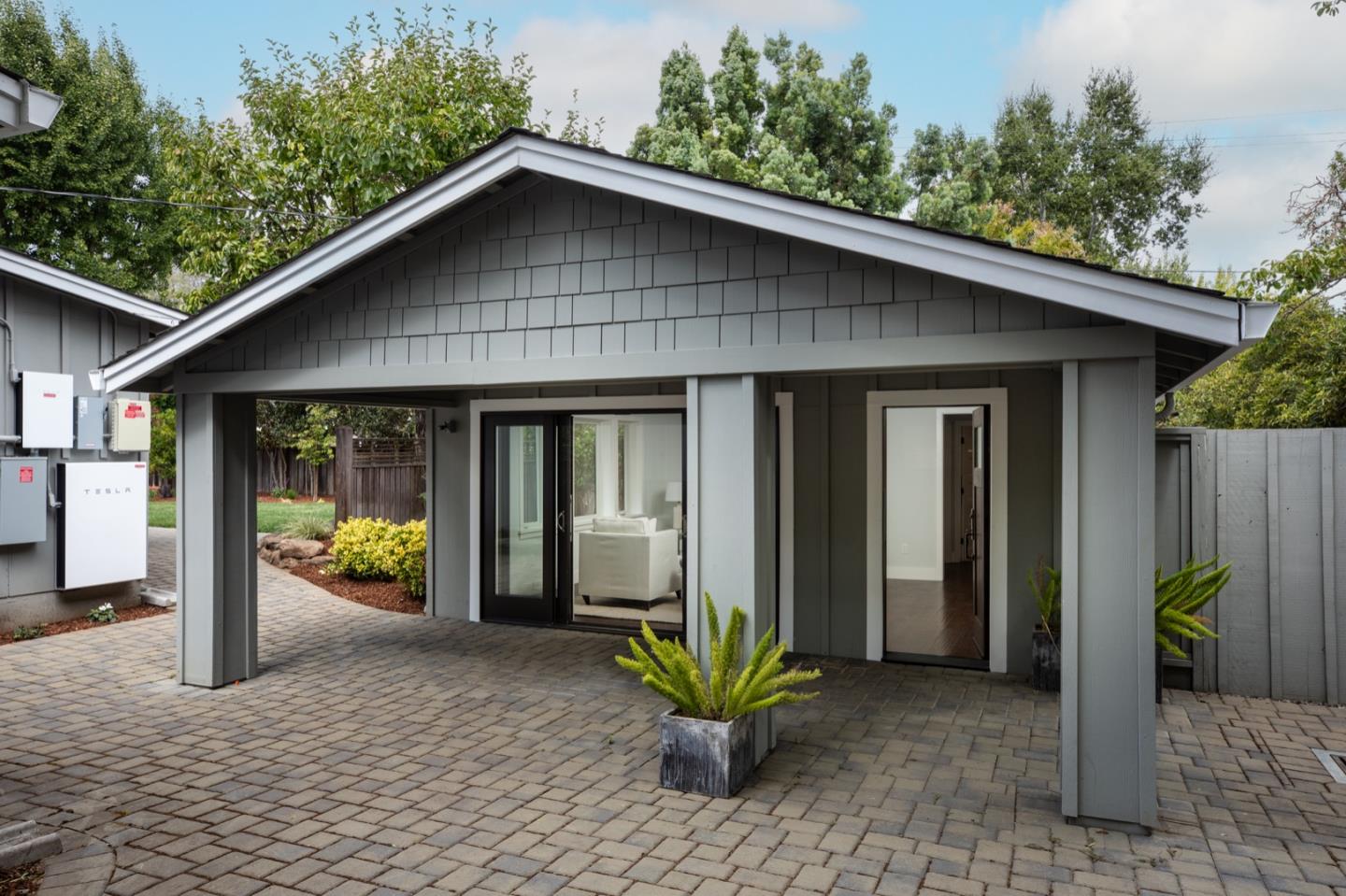 884 Santa Rita AVE