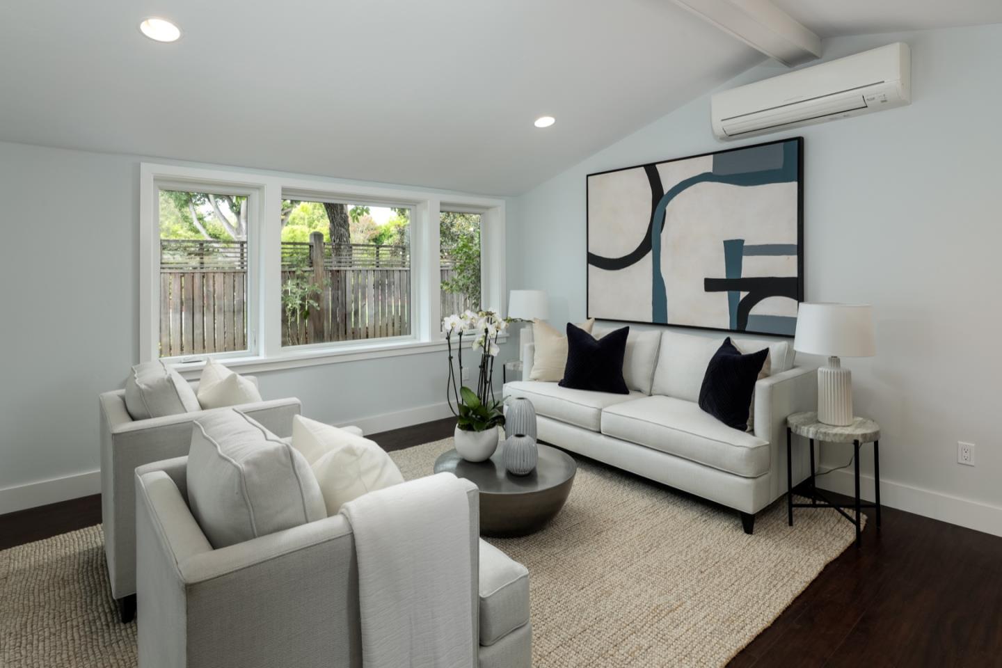 884 Santa Rita AVE