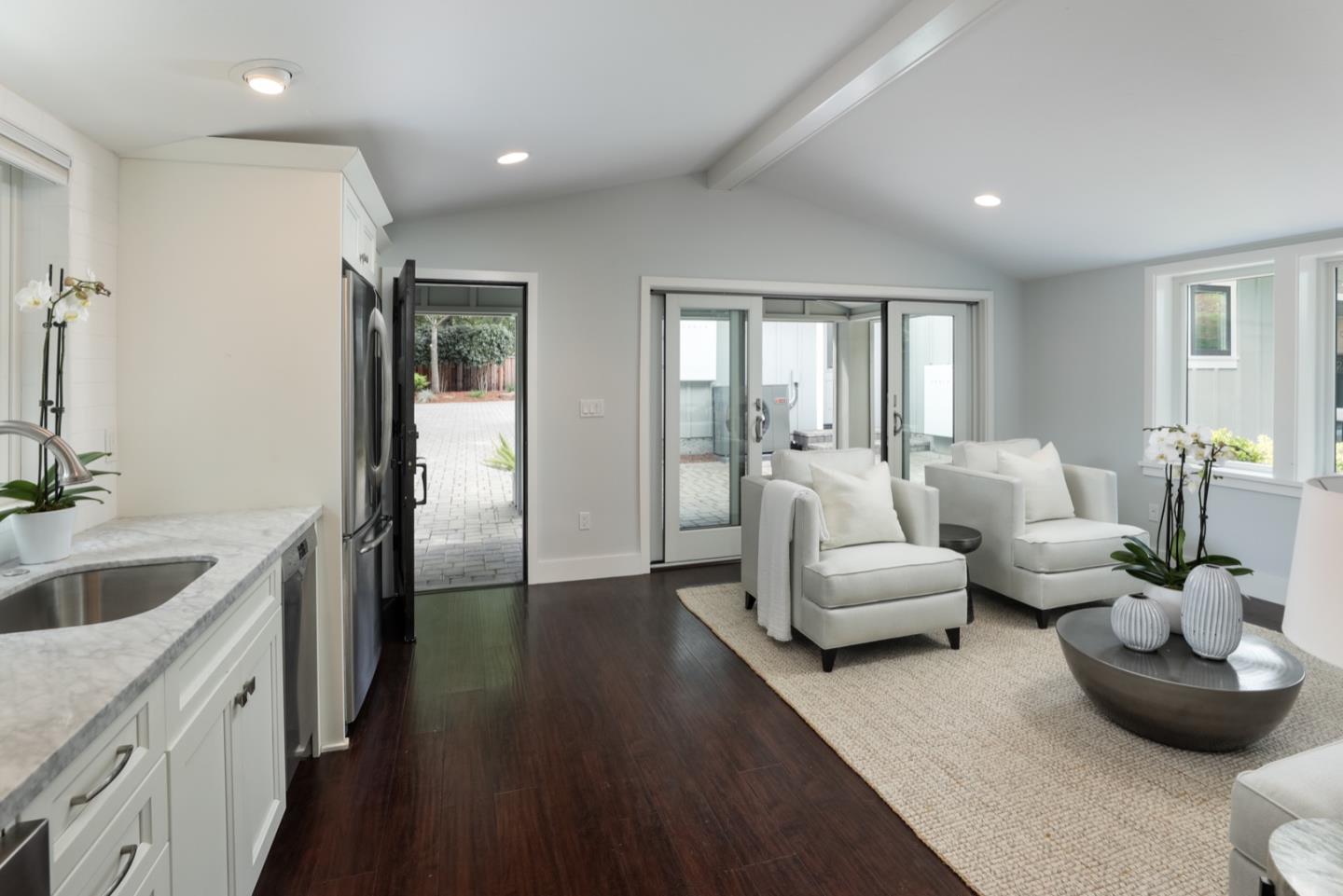 884 Santa Rita AVE