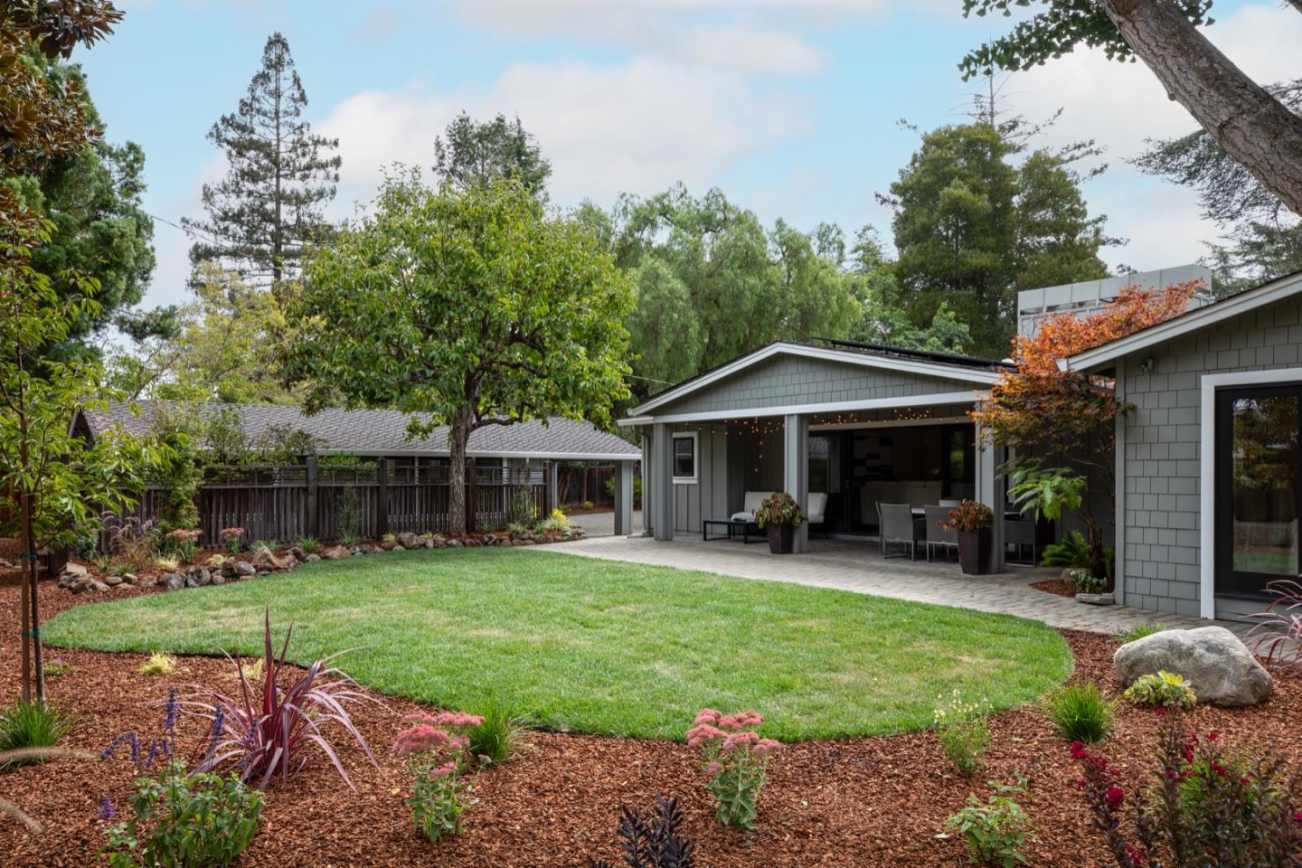 884 Santa Rita AVE