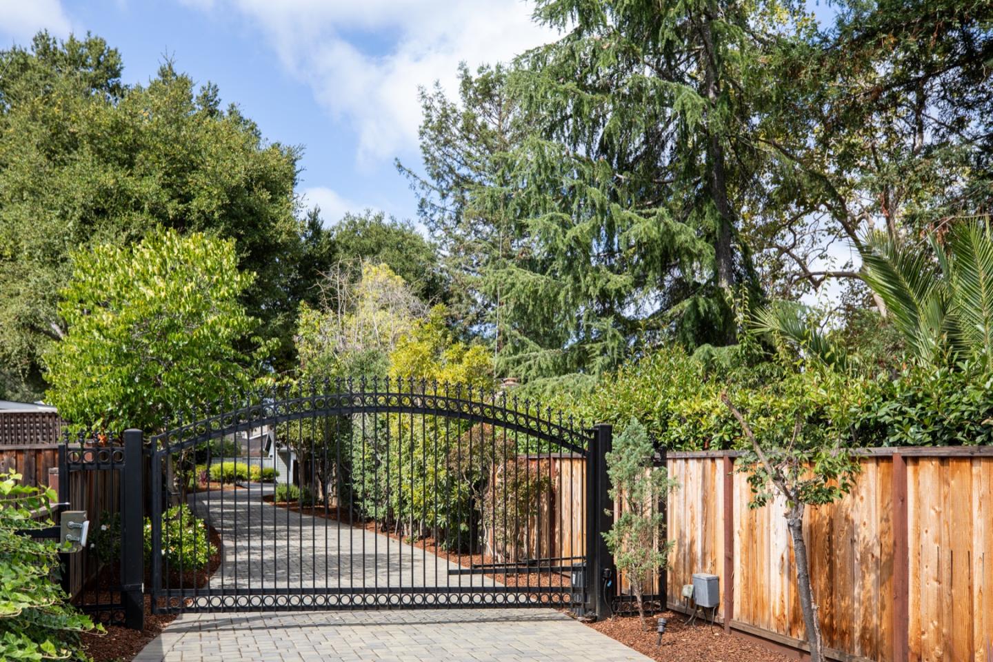 884 Santa Rita AVE