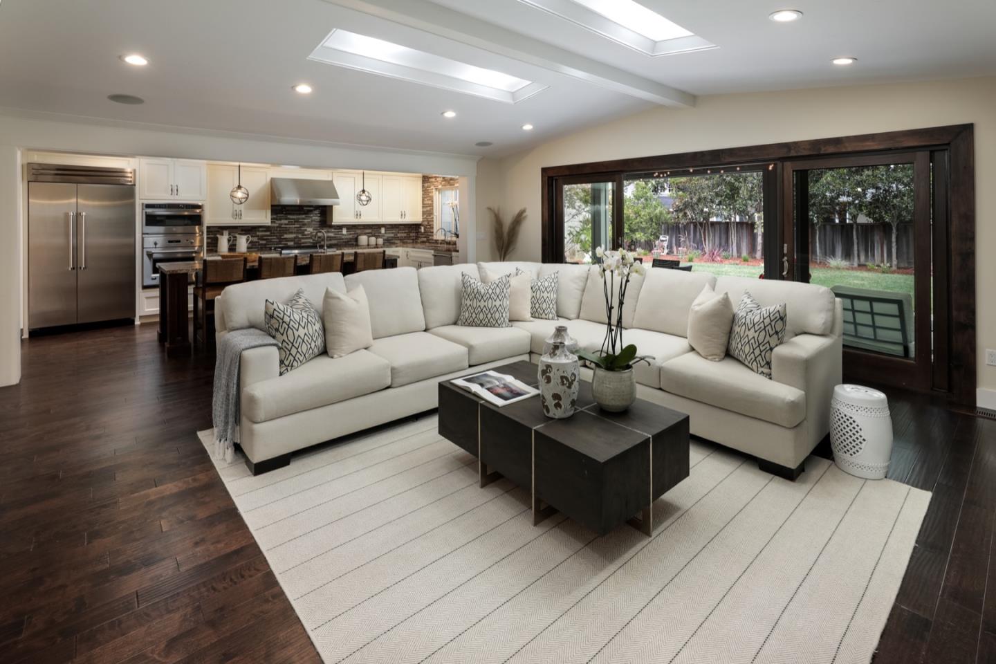 884 Santa Rita AVE