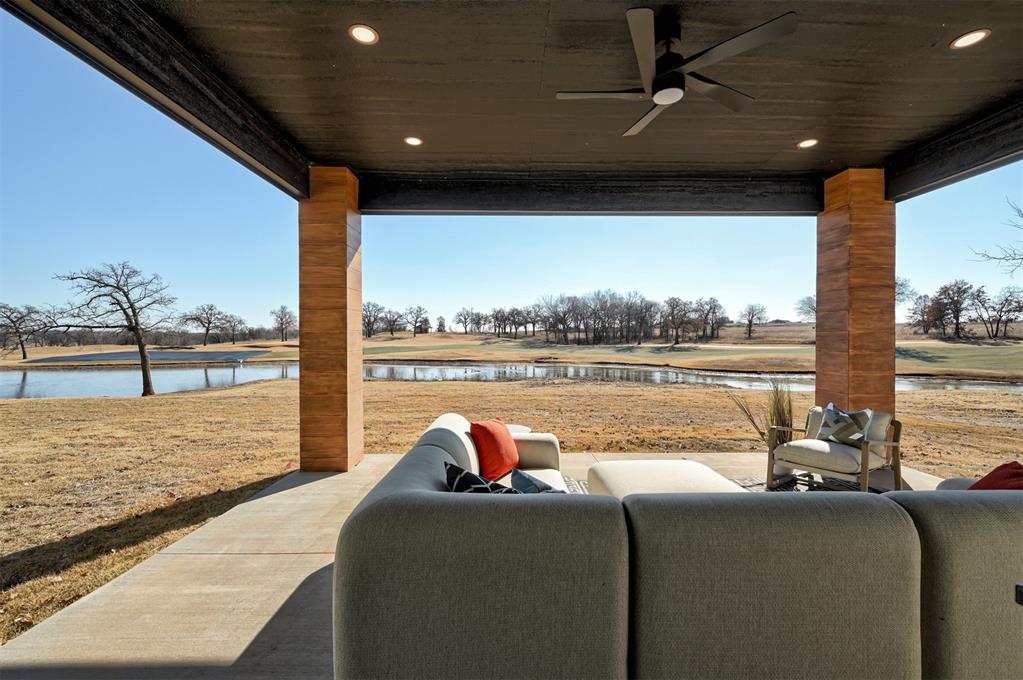2261 Edgewater Circle