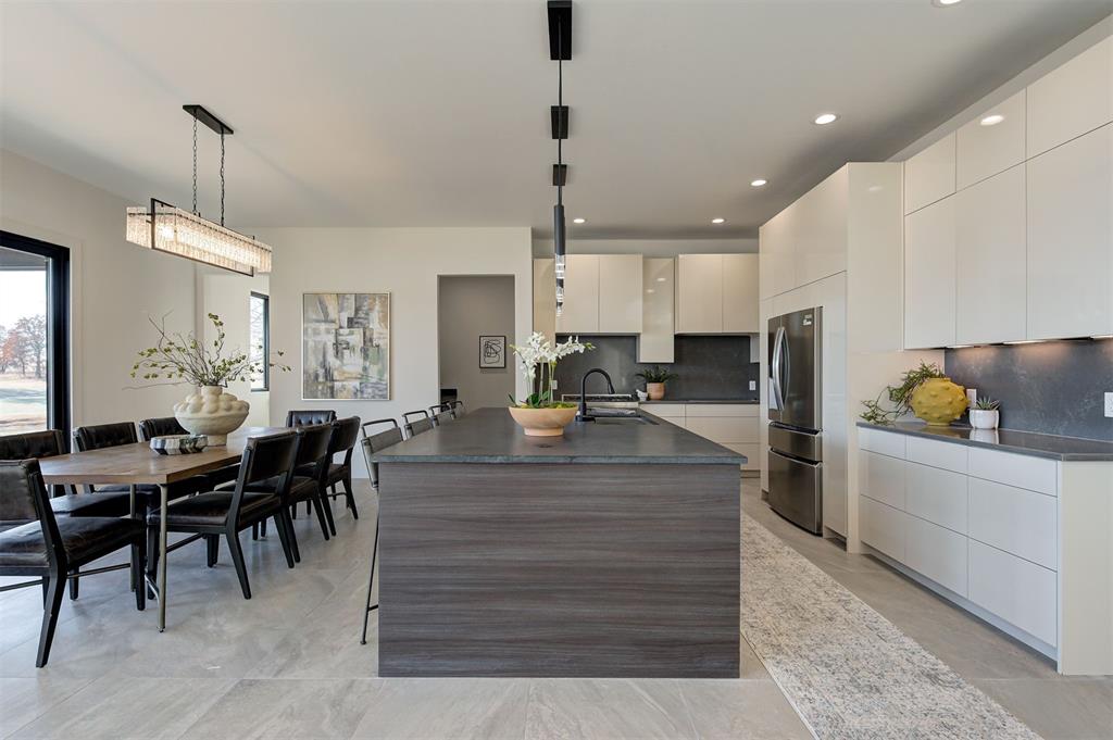 2261 Edgewater Circle