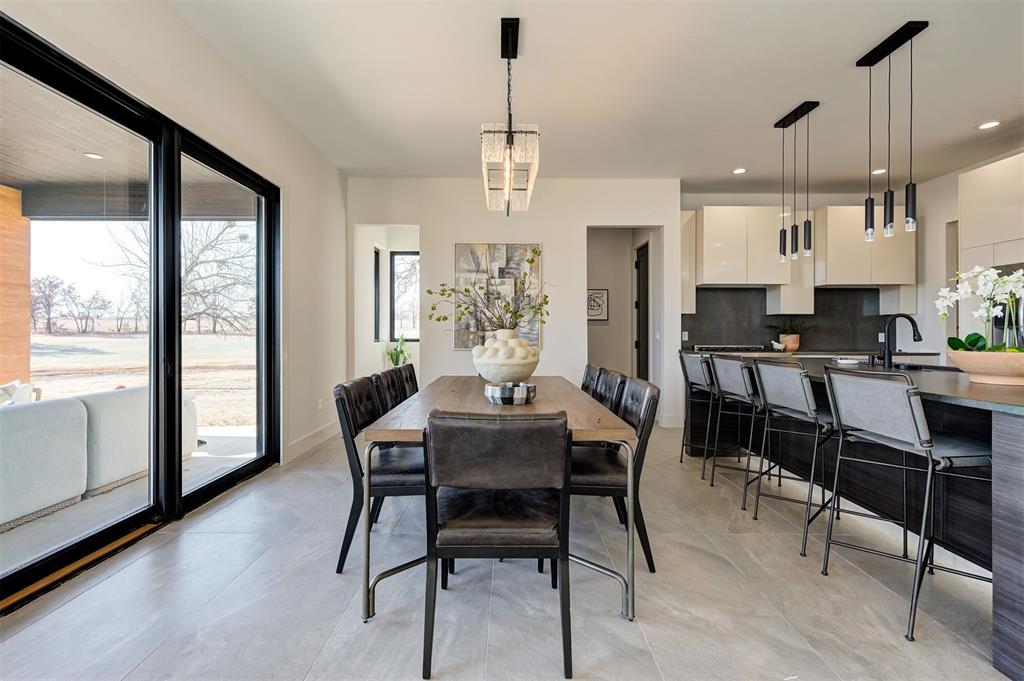 2261 Edgewater Circle