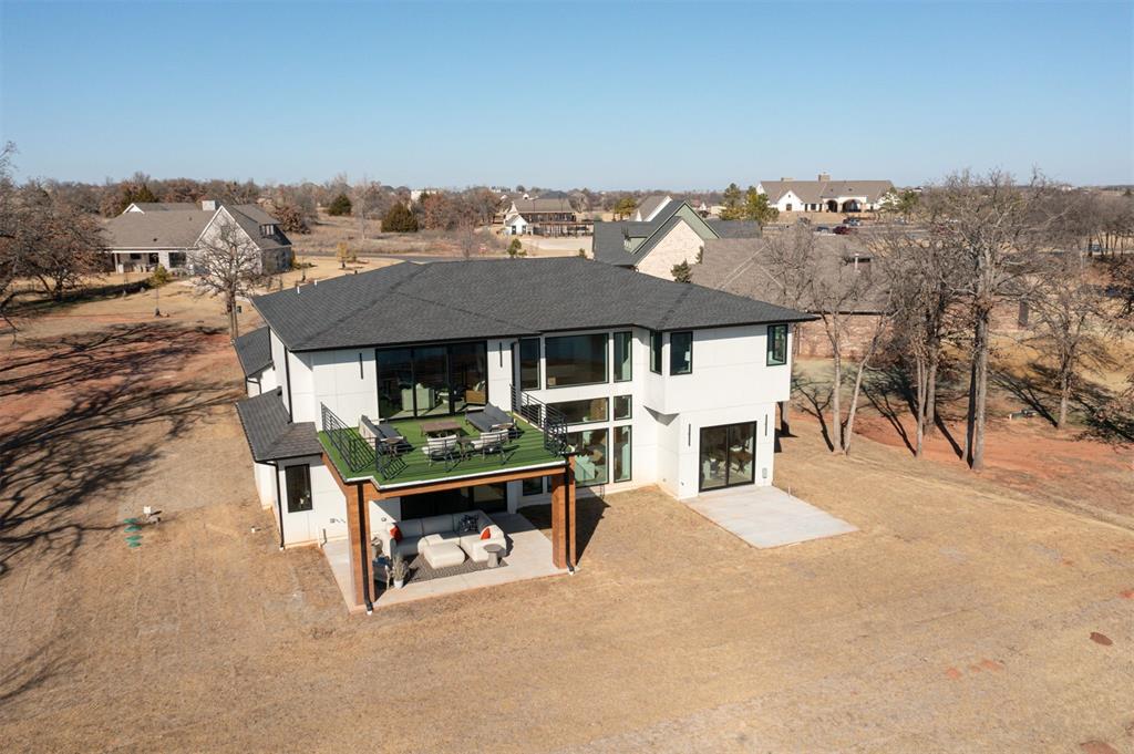 2261 Edgewater Circle