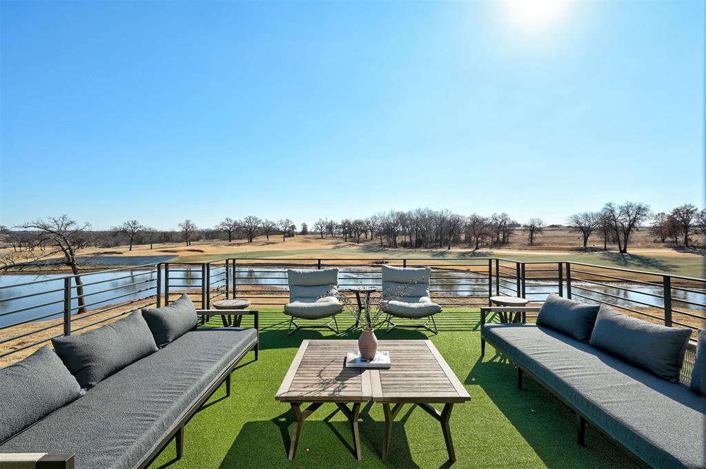2261 Edgewater Circle