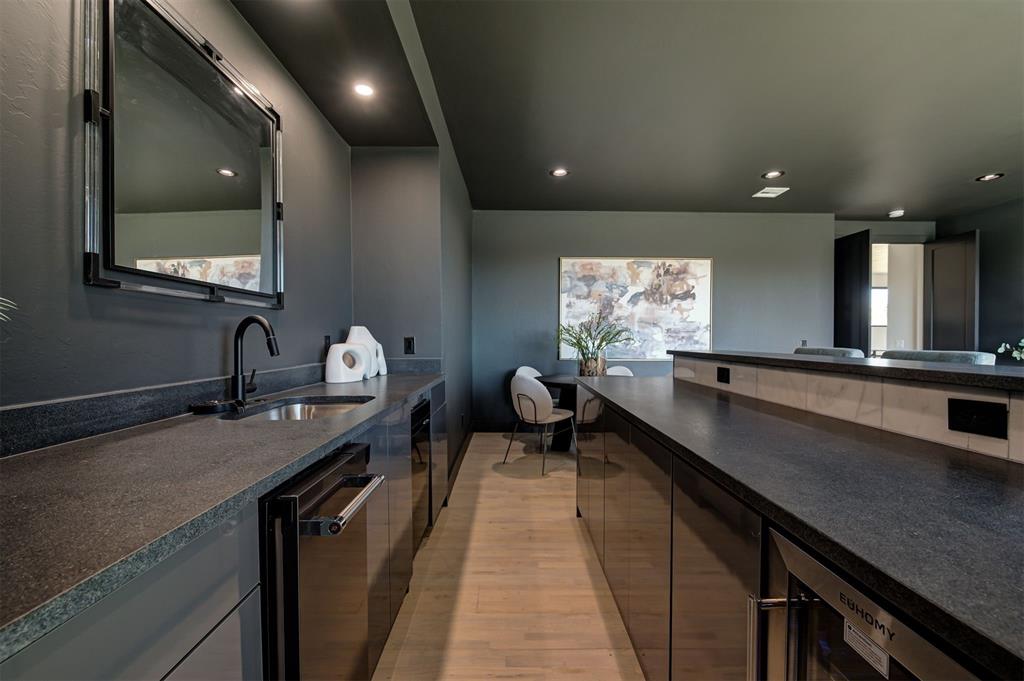 2261 Edgewater Circle