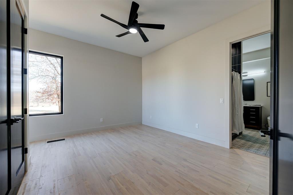 2261 Edgewater Circle