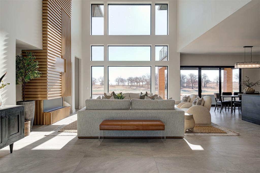 2261 Edgewater Circle