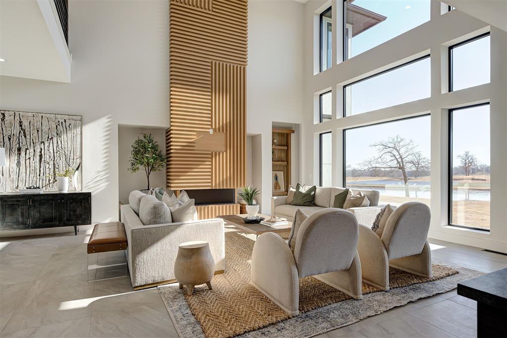 2261 Edgewater Circle