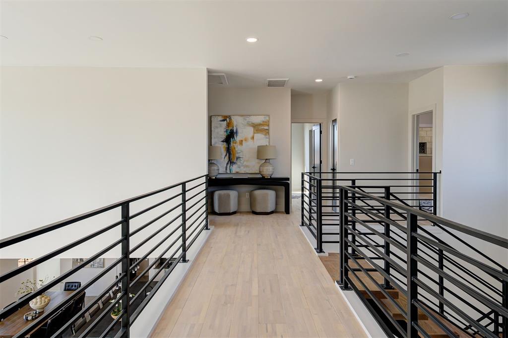 2261 Edgewater Circle