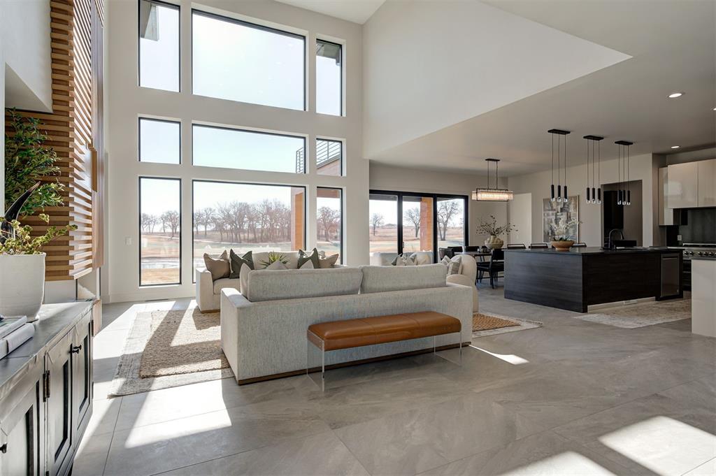 2261 Edgewater Circle