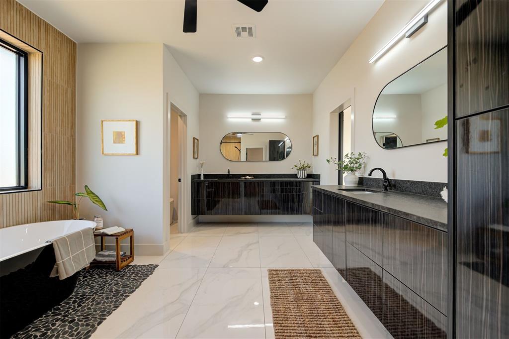 2261 Edgewater Circle