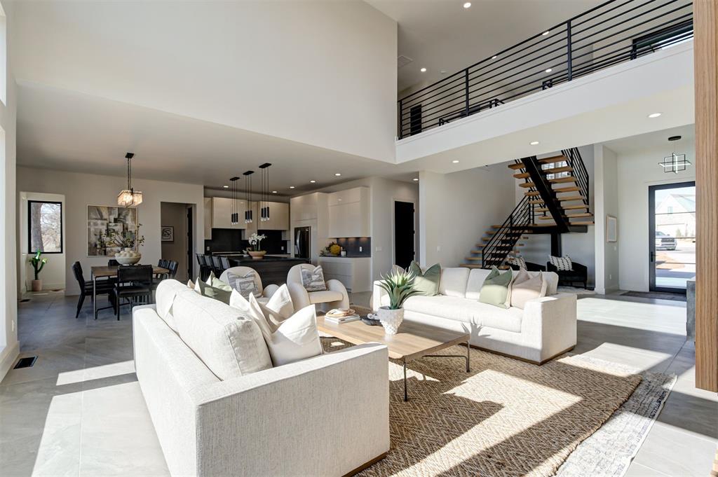2261 Edgewater Circle