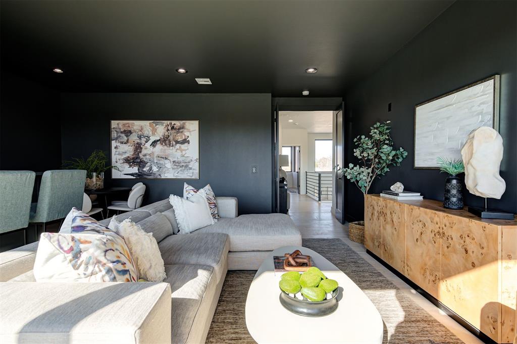 2261 Edgewater Circle