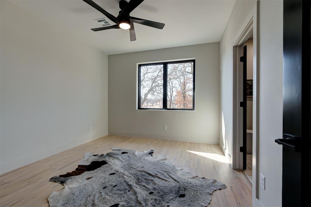 2261 Edgewater Circle
