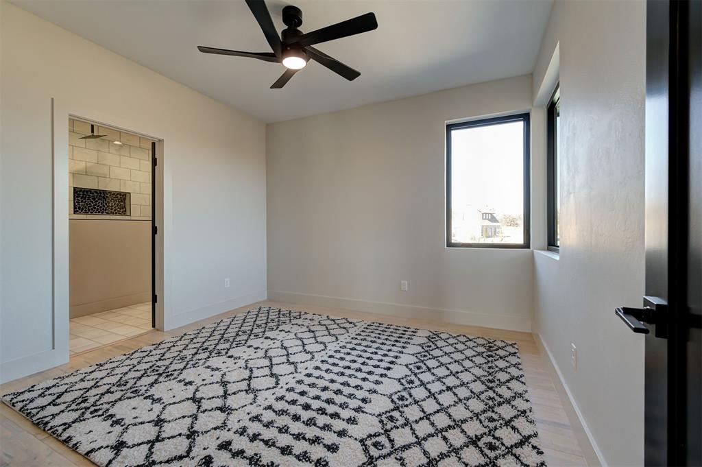 2261 Edgewater Circle