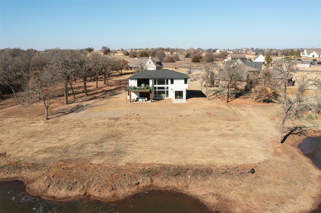 2261 Edgewater Circle