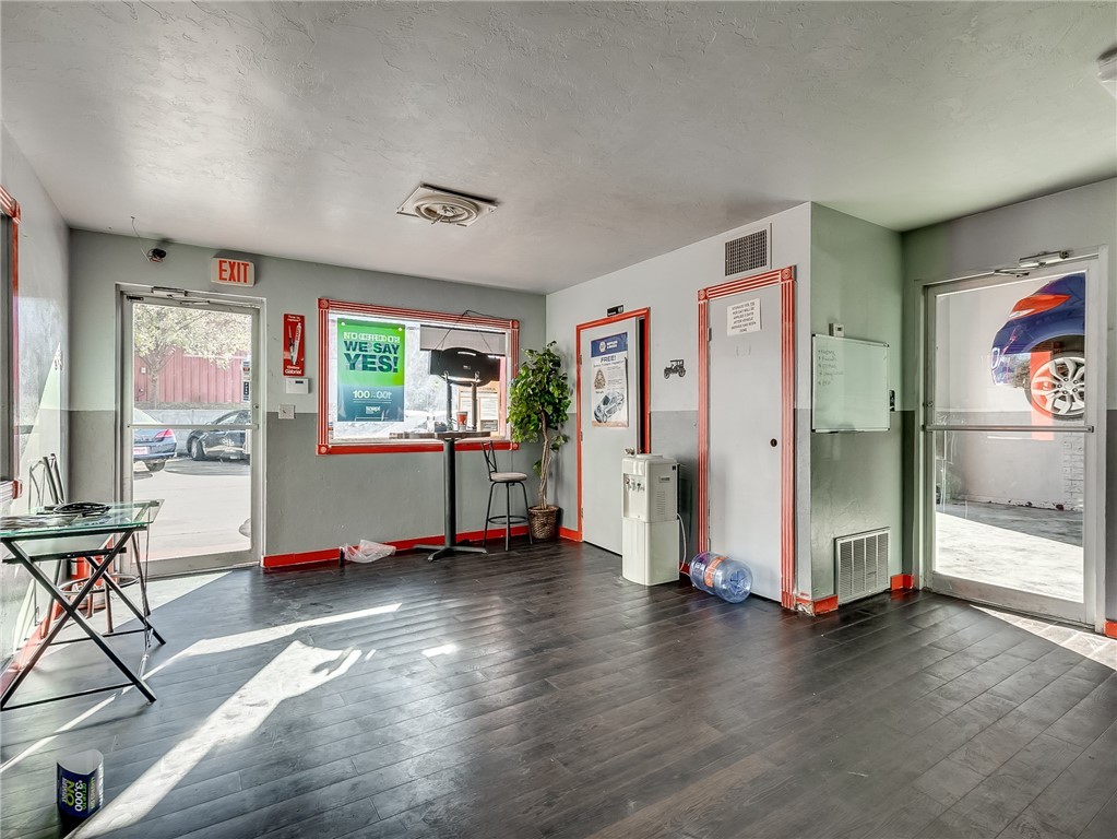 422 N Air Depot Boulevard
