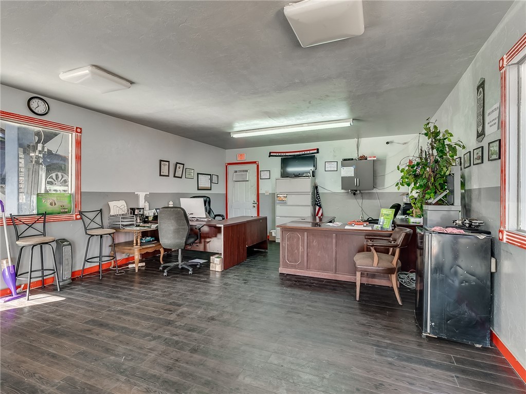 422 N Air Depot Boulevard