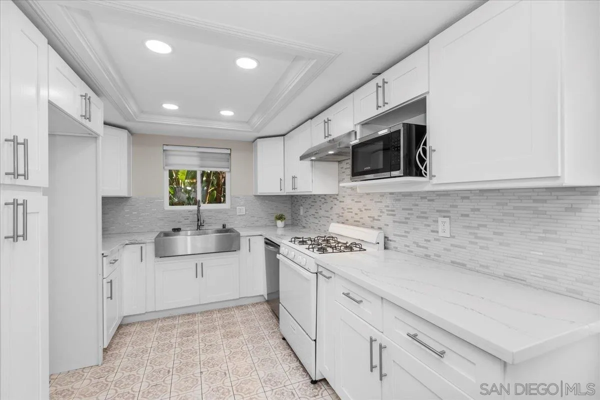 2112 East Vista Way Unit: 8