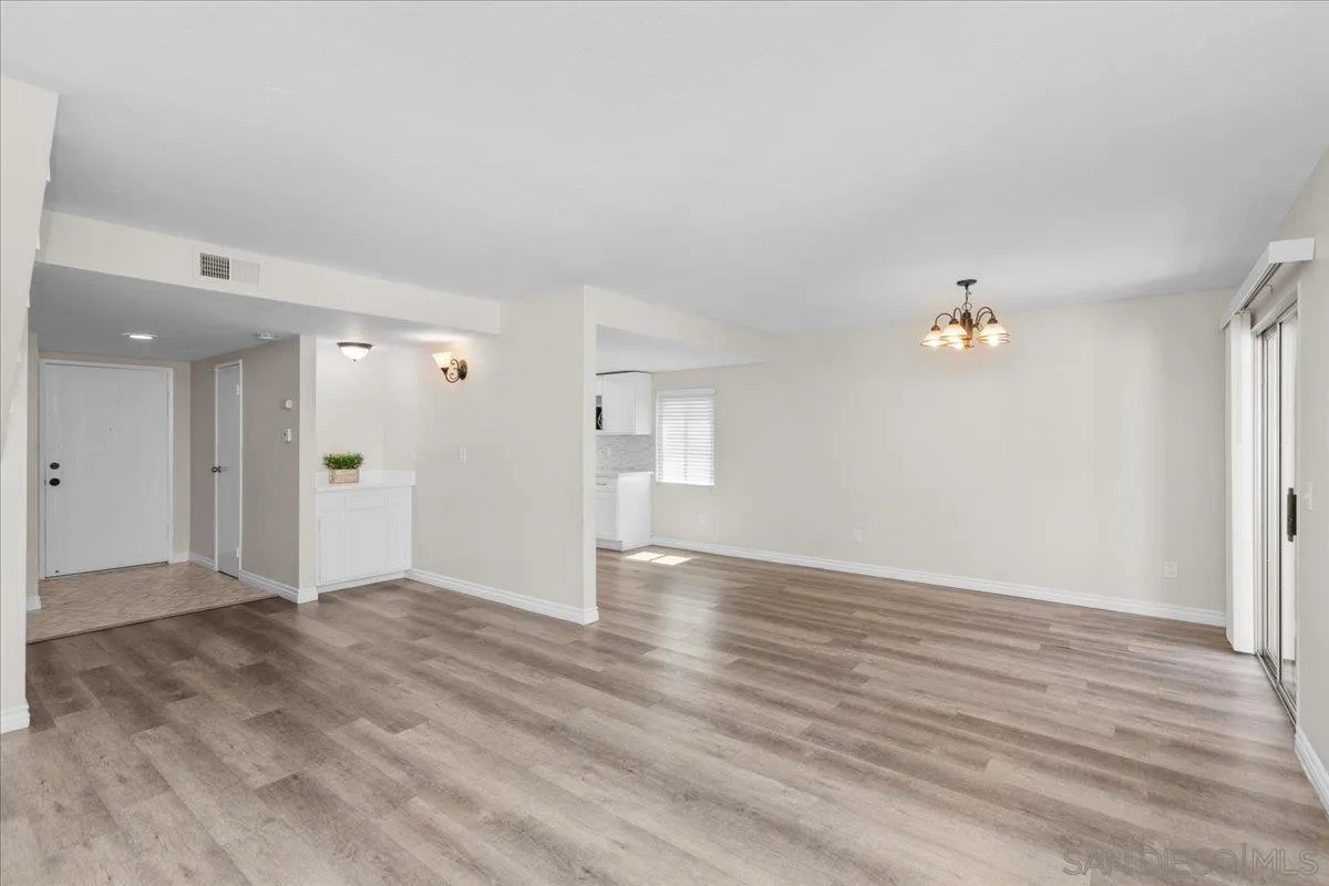 2112 East Vista Way Unit: 8