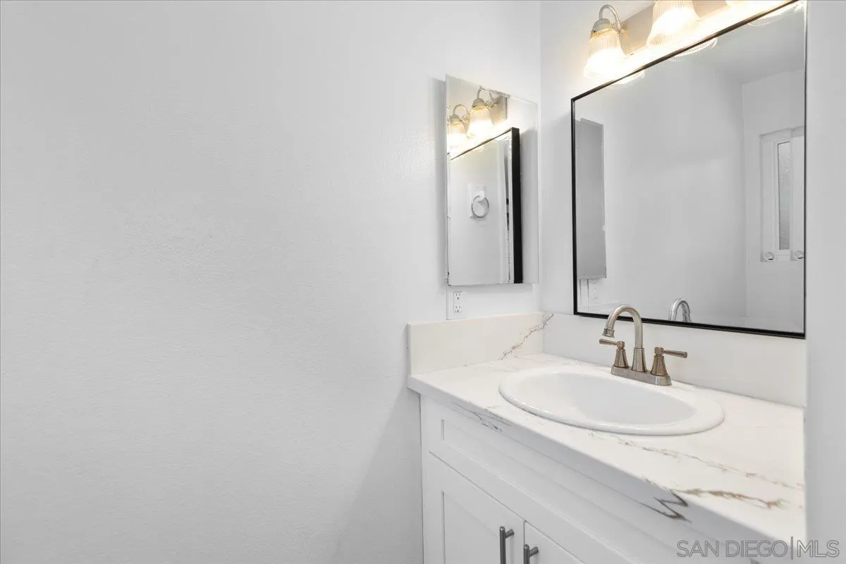 2112 East Vista Way Unit: 8