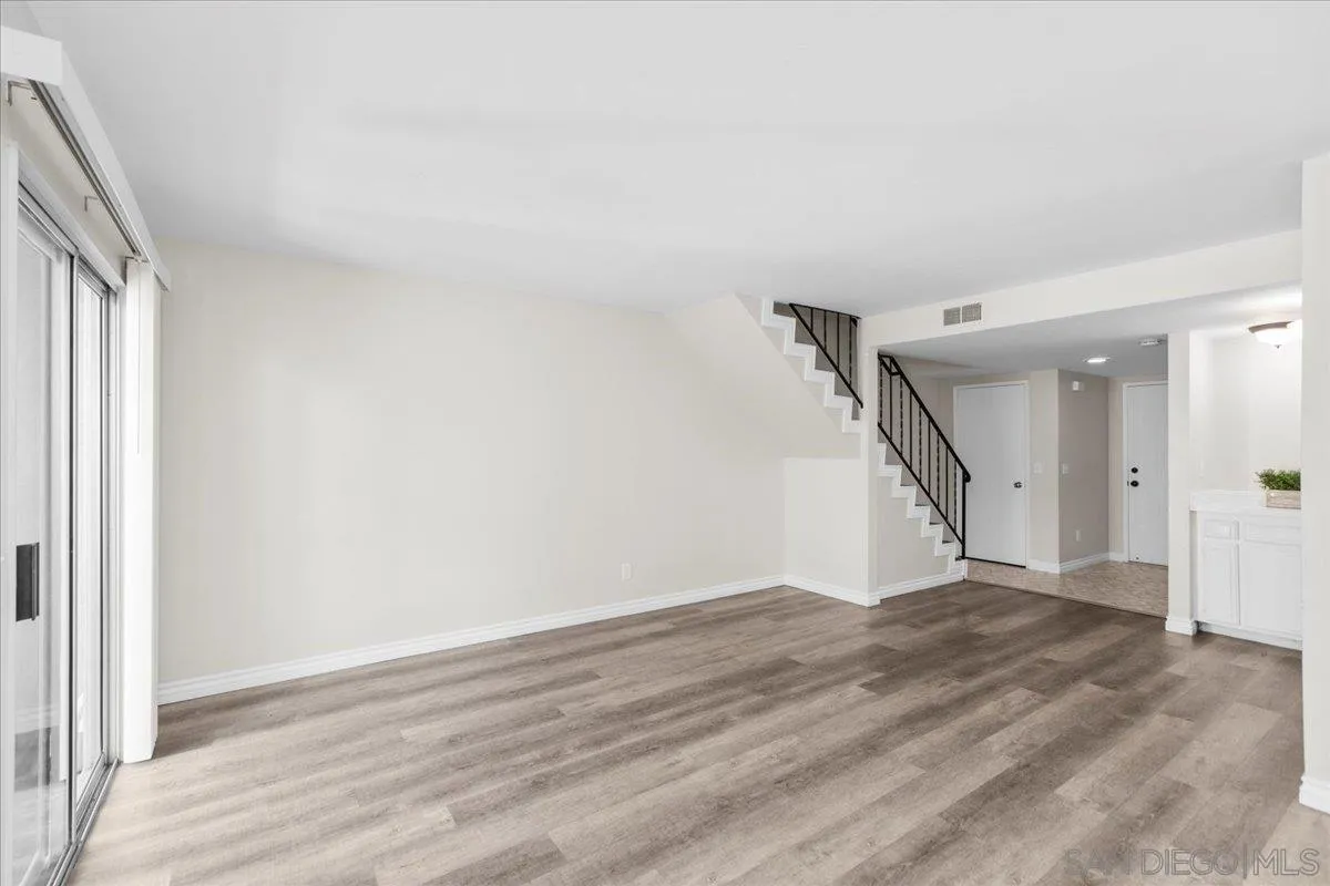 2112 East Vista Way Unit: 8