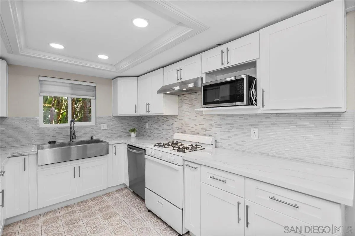 2112 East Vista Way Unit: 8