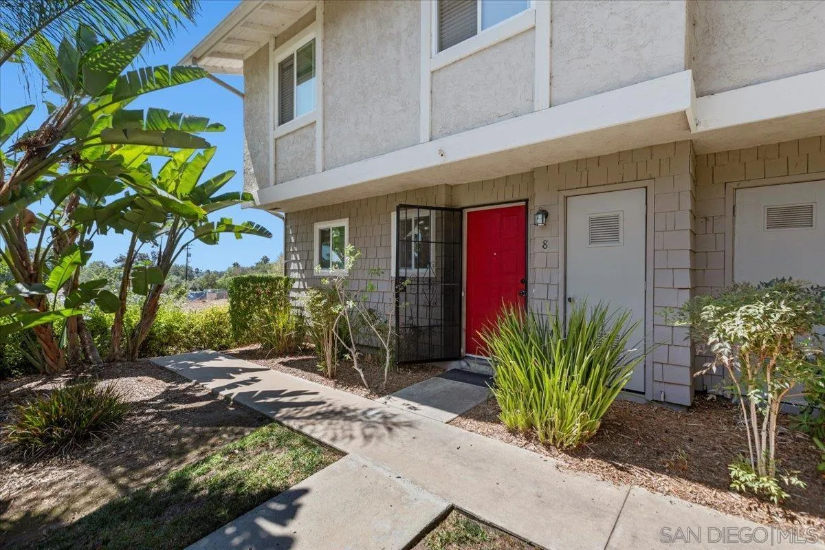 2112 East Vista Way Unit: 8