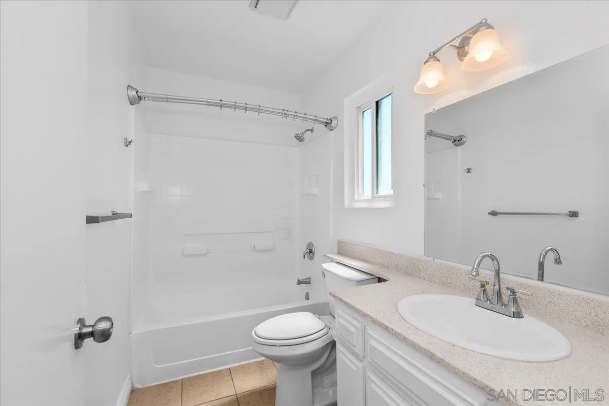 2112 East Vista Way Unit: 8