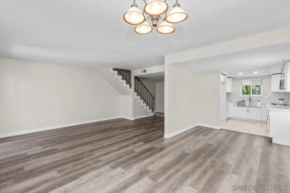 2112 East Vista Way Unit: 8