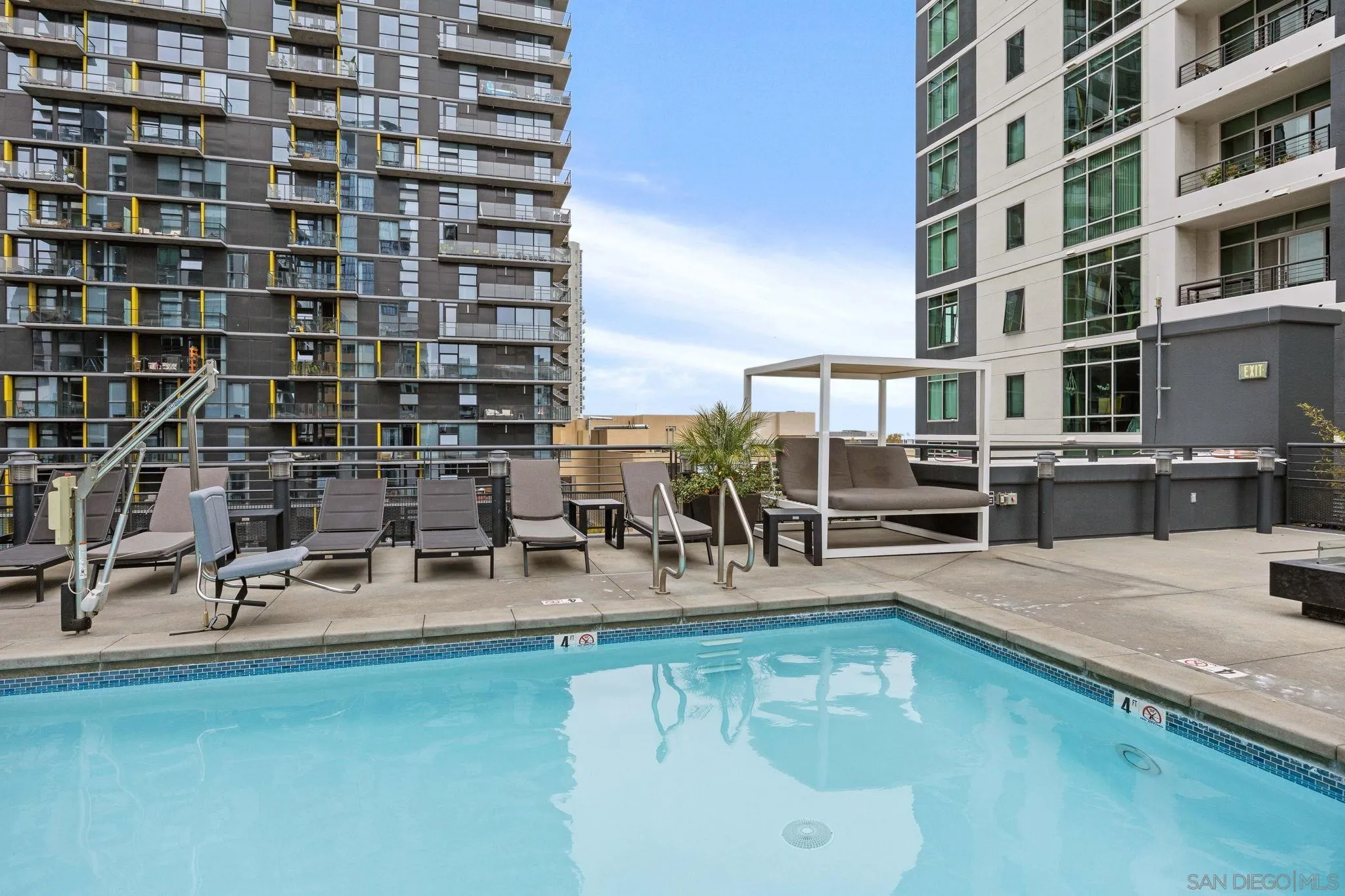 425 W Beech Street Unit 327